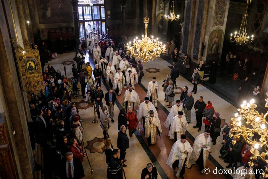 Procesiunea s-a încheiat la Catedrala Mitropolitană / Foto: pr. Silviu Cluci