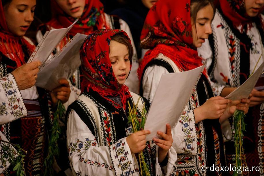 Grupul de copii au cântat colinde de Florii / Foto: Oana Nechifor